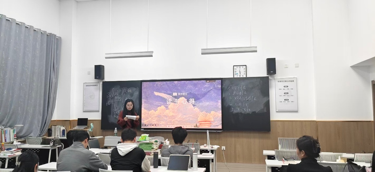 一群人在房间里AI 生成的内容可能不正确。