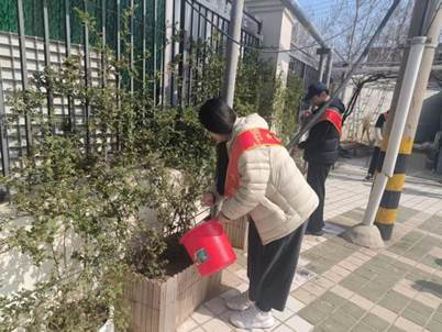 /Users/zero2/Desktop/雷锋月图文/植树/2.jpg2